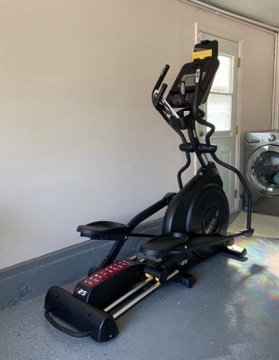 Sole E25 elliptical assembly